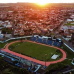 Jogadores de Lemense e Inter de Bebedouro disputam a bola em partida da Série A4