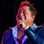 Cantor Leonardo com olho roxo e machucado