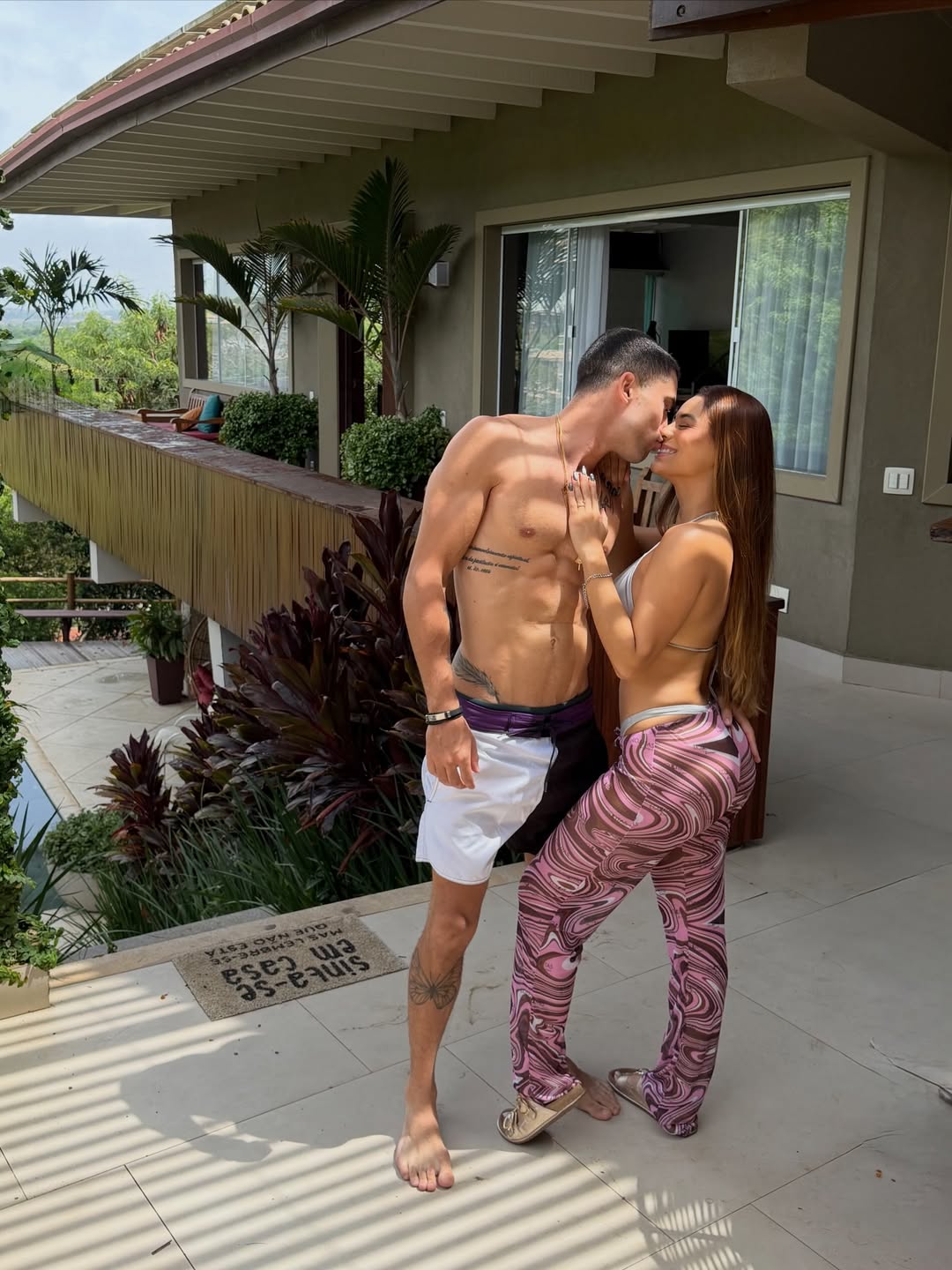 Lexa e Ricardo Vianna sorrindo em evento