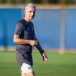 Luís Castro treinador Grêmio 25 jogos desempenho futebol