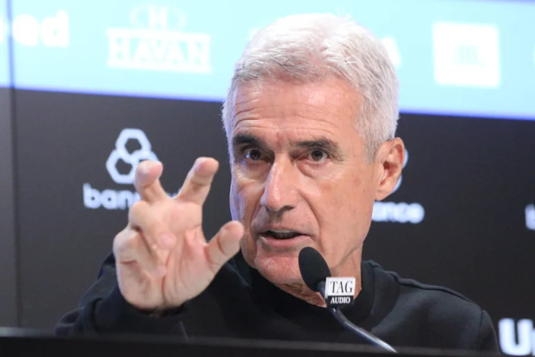 Luís Castro técnico Grêmio preocupado em jogo