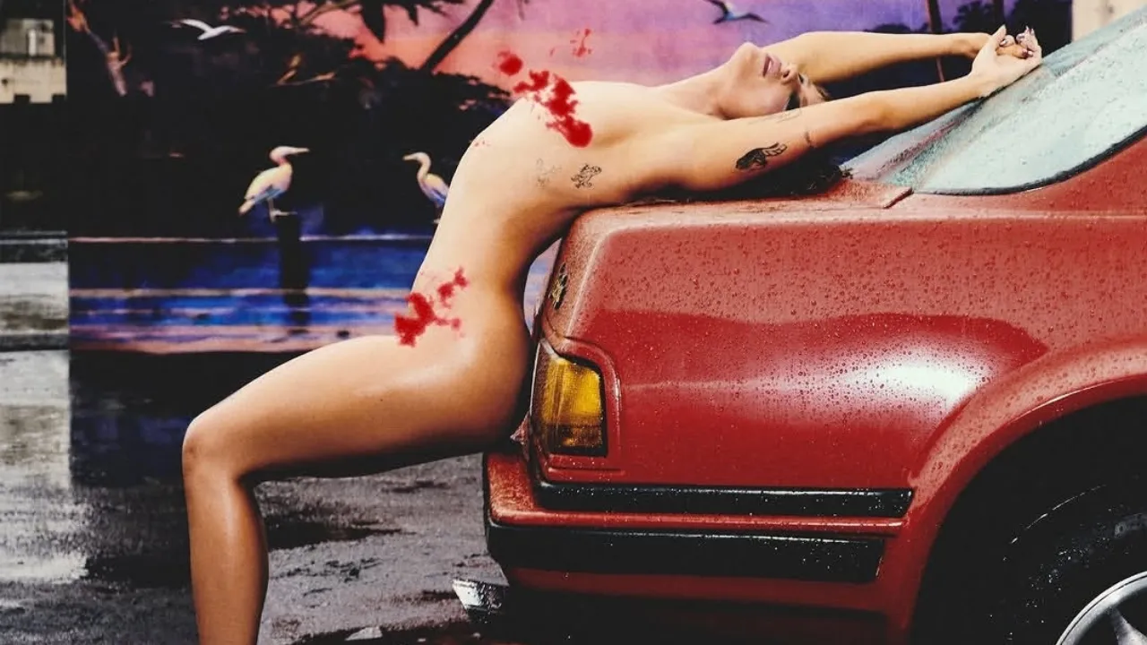 Luísa Sonza, capa do álbum Brutal Paraíso, cantora pop