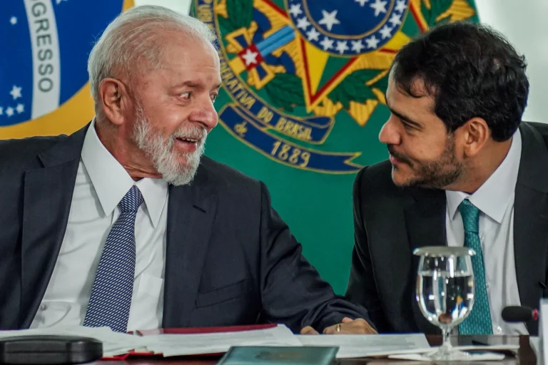 Lula e Jorge Messias em diálogo sobre vaga no STF