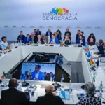 Presidente Lula falando em evento internacional, defendendo a África do Sul no G20 e criticando Trump