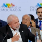 Lula discursando, Lula em Barcelona, Lula democracia, evento progressista