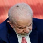 Imagem de um corredor limpo e moderno de hospital, representando o local dos procedimentos de saúde de Lula.