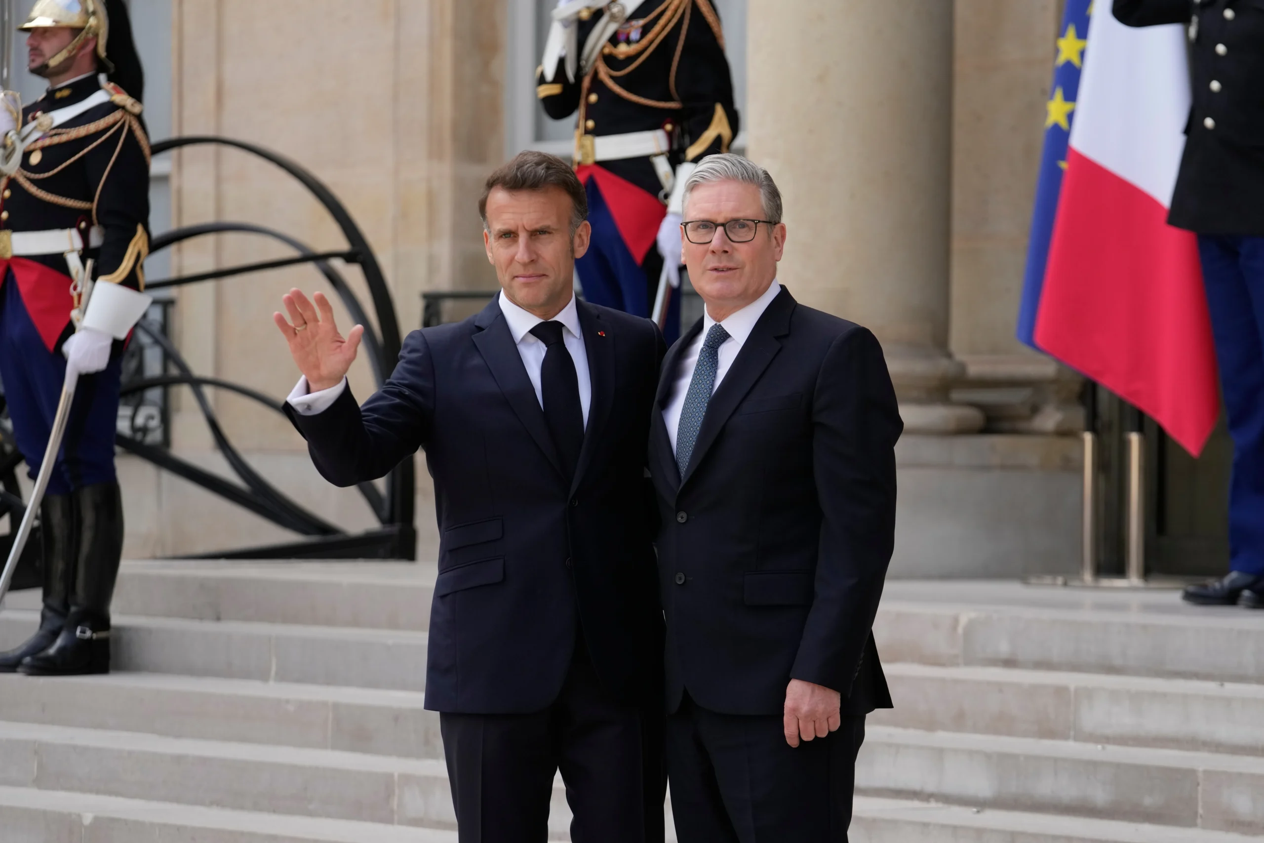 Emmanuel Macron e Keir Starmer em Paris para reabertura do Estreito de Ormuz