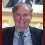 Mulher denunciando abuso, ginecologista acusado, processo criminal