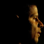 Marcelinho Carioca com documentos, denunciando golpe