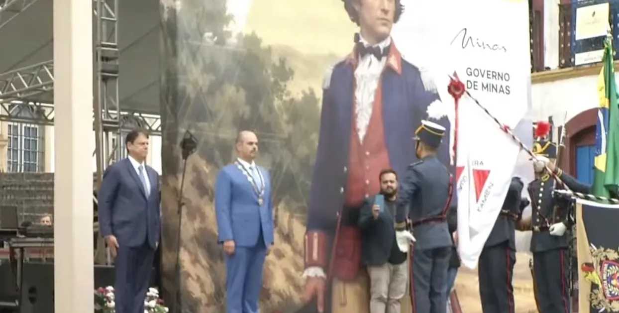 Praça Tiradentes Ouro Preto, Medalha Inconfidência, Mateus Simões, Tarcísio de Freitas, cerimônia cívica