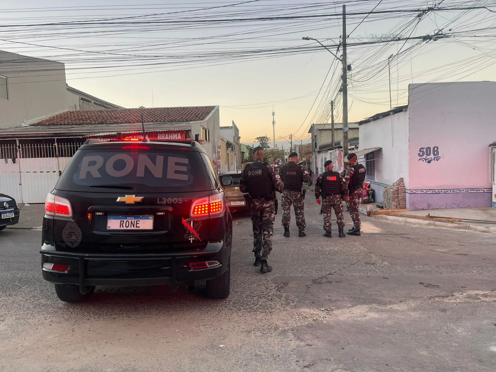 Helicóptero da polícia sobrevoa Curitiba em operação contra o tráfico