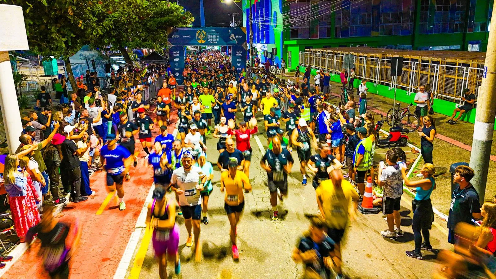 Meia Maratona Balneário Camboriú, corrida na praia, atletas correndo em Balneário Camboriú, esporte em Santa Catarina