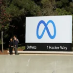 Prédio moderno do escritório da Meta, simbolizando a empresa e seus movimentos de reestruturação com foco em IA.