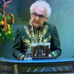 Milton Hatoum discursando na ABL, usando fardão