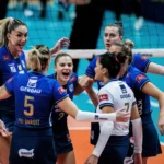 Momento de jogo entre Minas e Praia Clube na decisão da Superliga Feminina