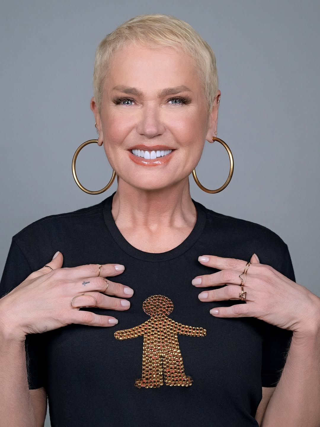 Xuxa Meneghel, apresentadora, ícone da TV, enfrentando boatos, pacto espiritual, carreira, verdade