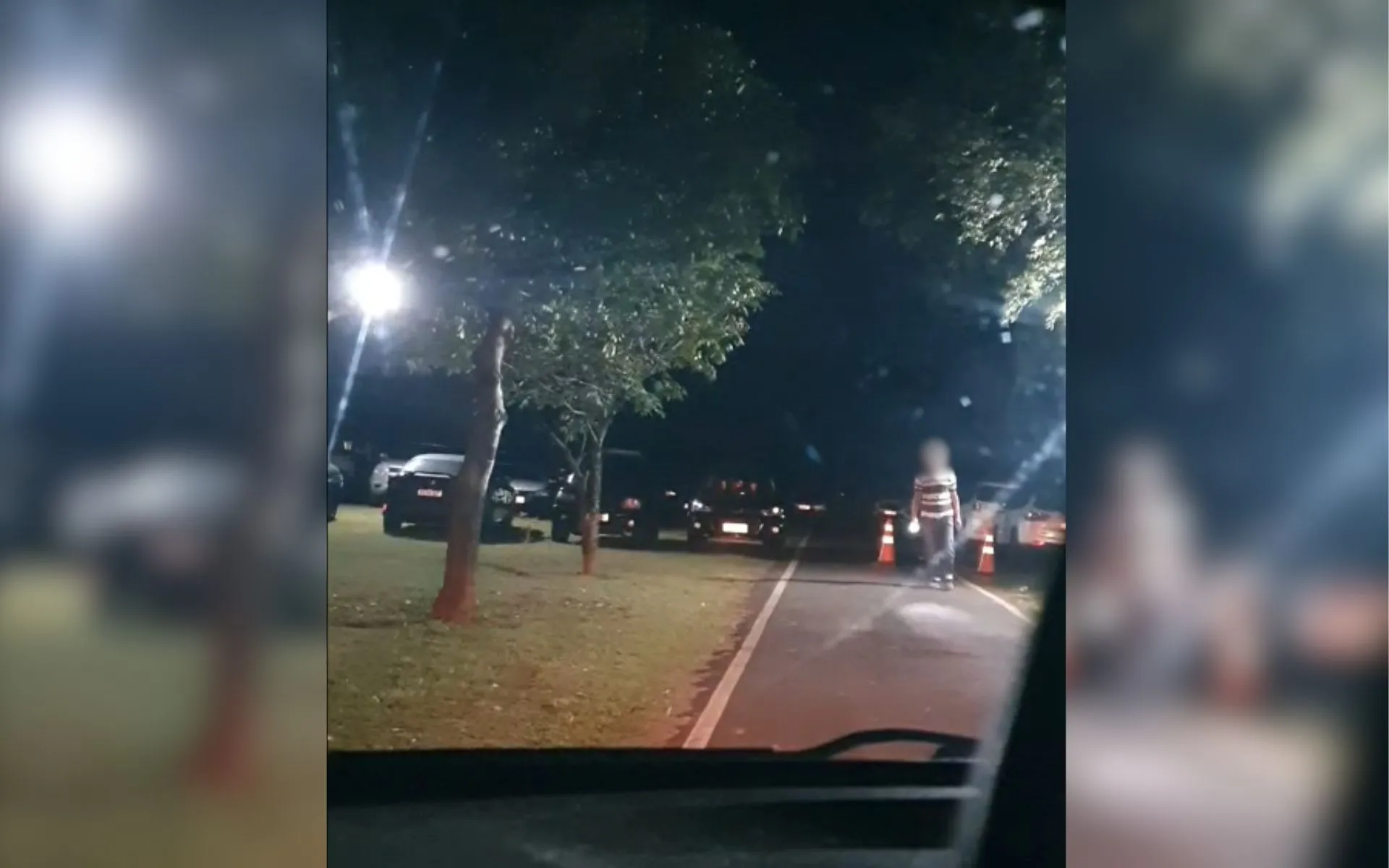 Parque público de Rio Preto sendo usado como estacionamento para show