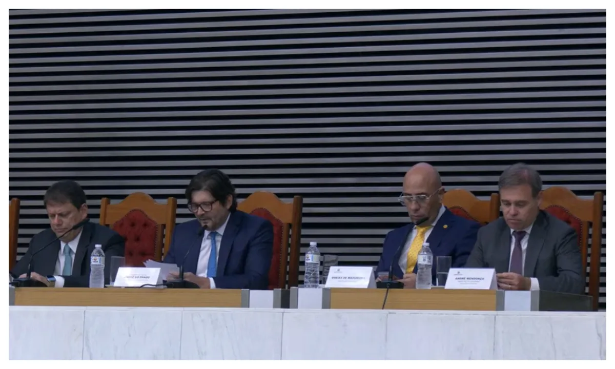 André Mendonça recebe Colar de Honra ao Mérito na Alesp com Tarcísio de Freitas e Ricardo Nunes