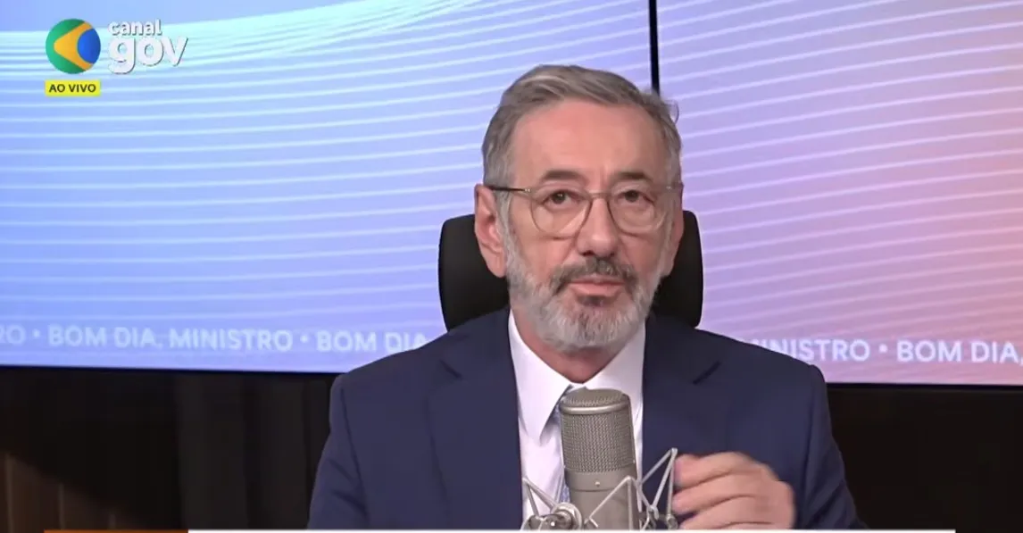 Mapa do Brasil com minerais de terras raras, simbolizando controle da União