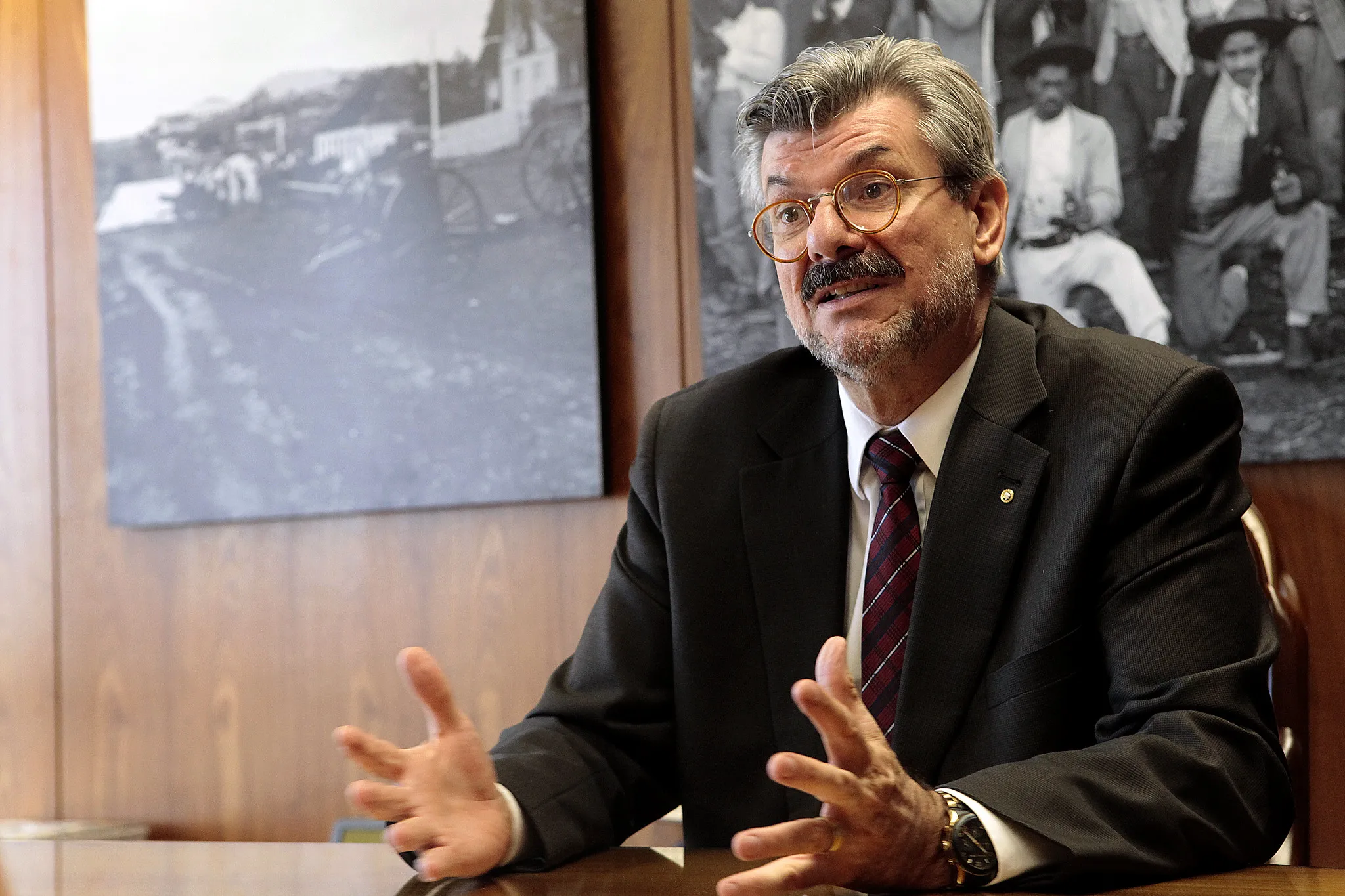 Foto do Ministro Marco Buzzi do STJ, afastado por denúncias de assédio, em contexto de notícia sobre sua remuneração.