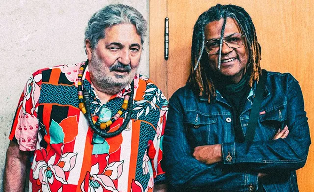 Moacyr Luz e Gabriel Moura juntos, com violões, em estúdio, divulgando o álbum Moa + Moura