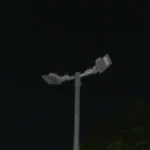 Rua escura em Piracicaba, falta de iluminação pública, postes apagados, insegurança à noite.