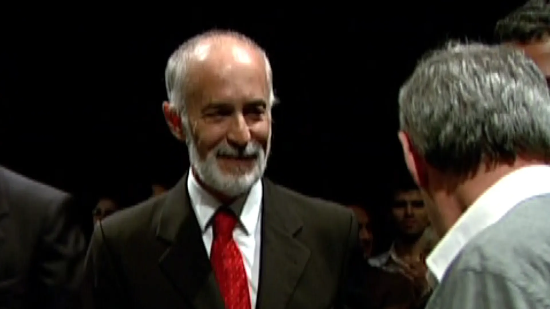 Retrato de Edvaldo de Melo, figura histórica da televisão e comunicação no Paraná, ex-vice-presidente do GRPCOM.