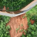 Casas em encosta de Juiz de Fora após chuvas fortes