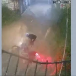 Motociclista em Betim sendo levado por correnteza de água em túnel alagado