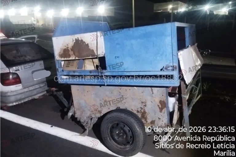 Acidente de moto com vítima fatal na SP-294 em Marília, envolvendo colisão com carretinha e atropelamento.