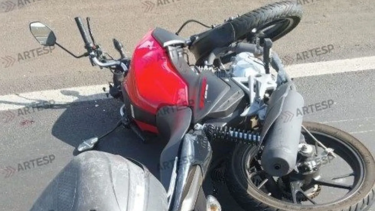 Acidente fatal na Rodovia Raposo Tavares em Cândido Mota entre moto e carreta