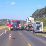 Caminhão-guincho acidentado na BR-373, motorista resgatado