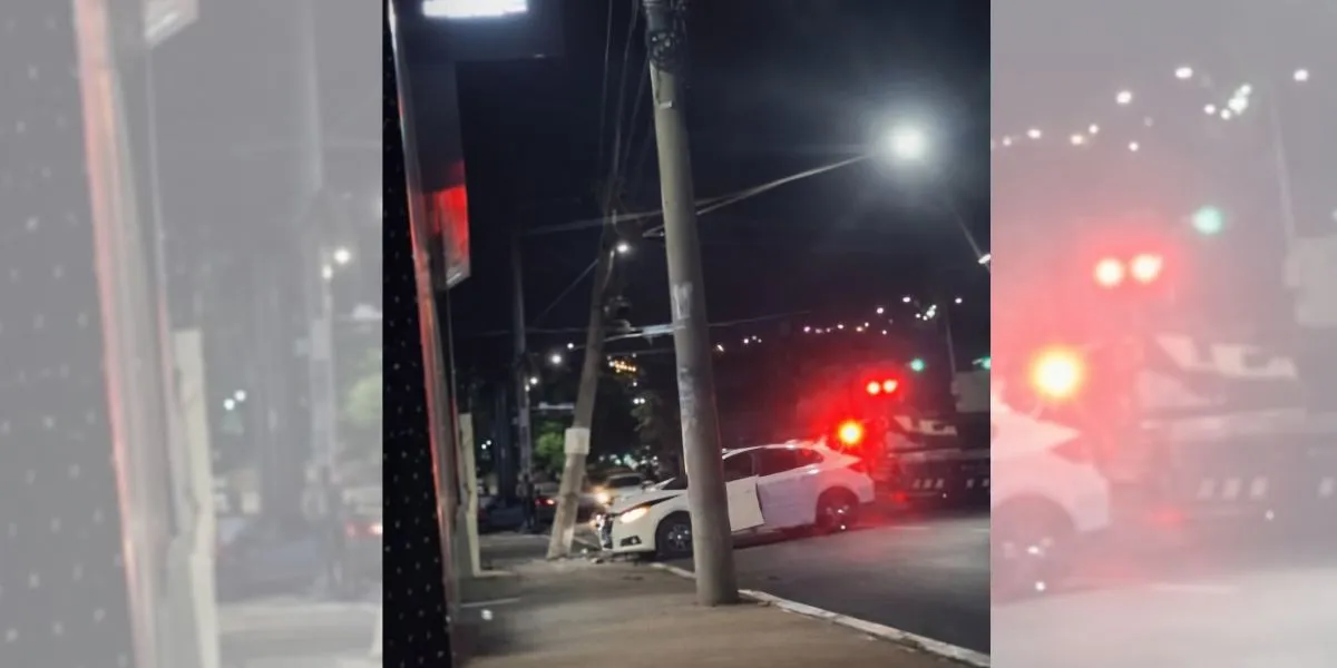 Poste danificado e pendurado em Bauru após motorista fugir de acidente