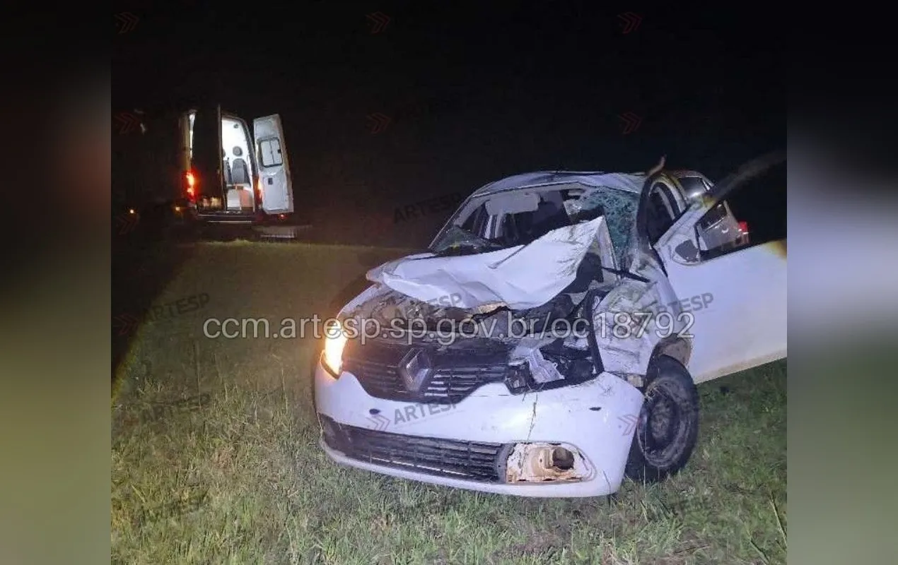 Acidente fatal em Boituva com carro capotado na SP-280 à noite