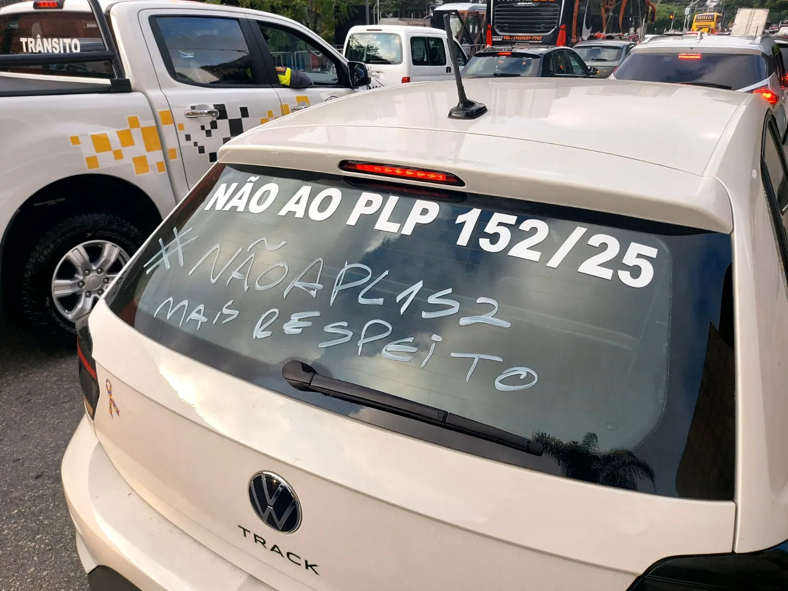 Carreata de motoristas de aplicativo protestando em São Paulo por melhores condições