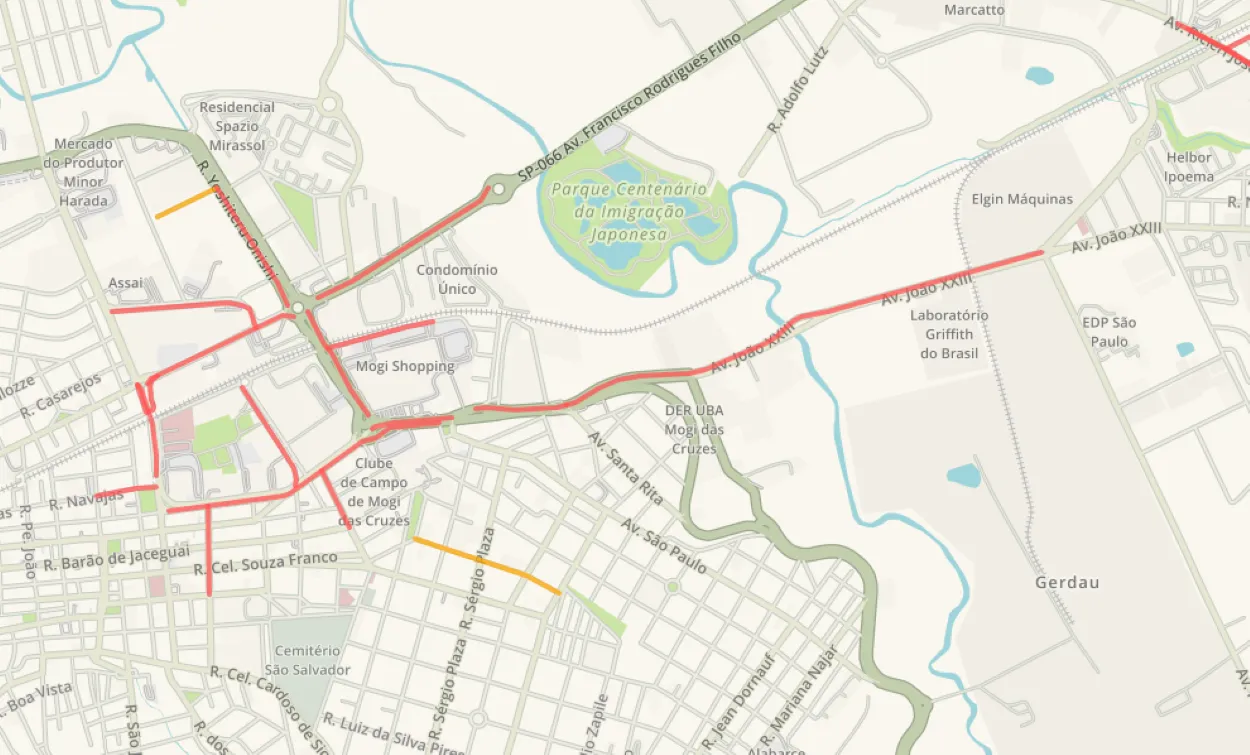 Trânsito parado em Mogi das Cruzes, avenida João XXIII, lentidão no distrito de César de Sousa
