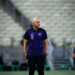 Ceará em campo, jogadores comemorando gol na Série B