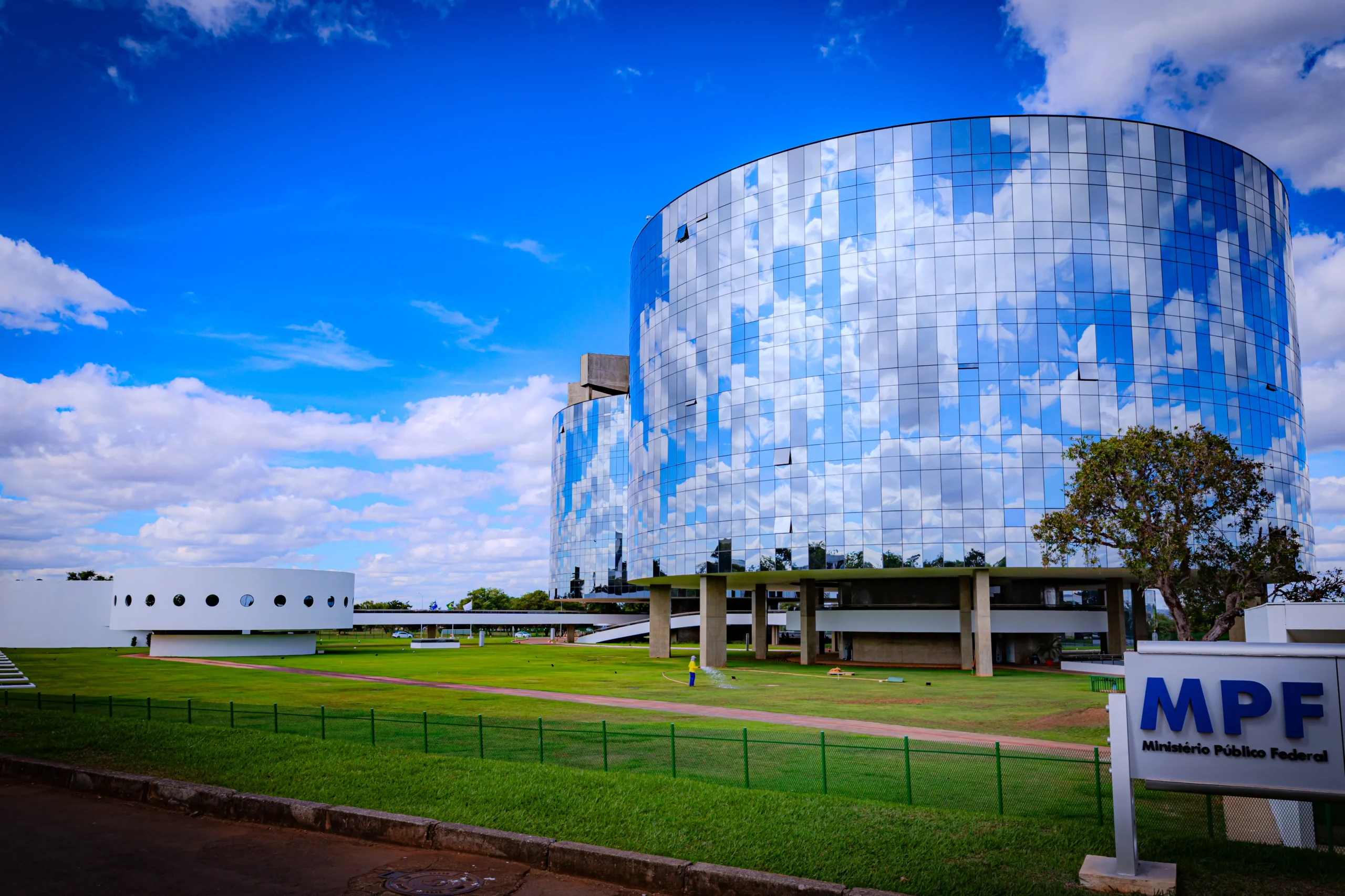 Procuradores com documentos, adicional de salário, tempo de estágio, benefício MPU