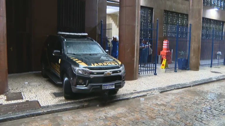 Viatura da Polícia Federal, Rioprevidência, investigação, sede, Rio de Janeiro