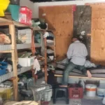 Alojamento precário em obra pública de Conchas, onde trabalhadores foram resgatados em condições análogas à escravidão.