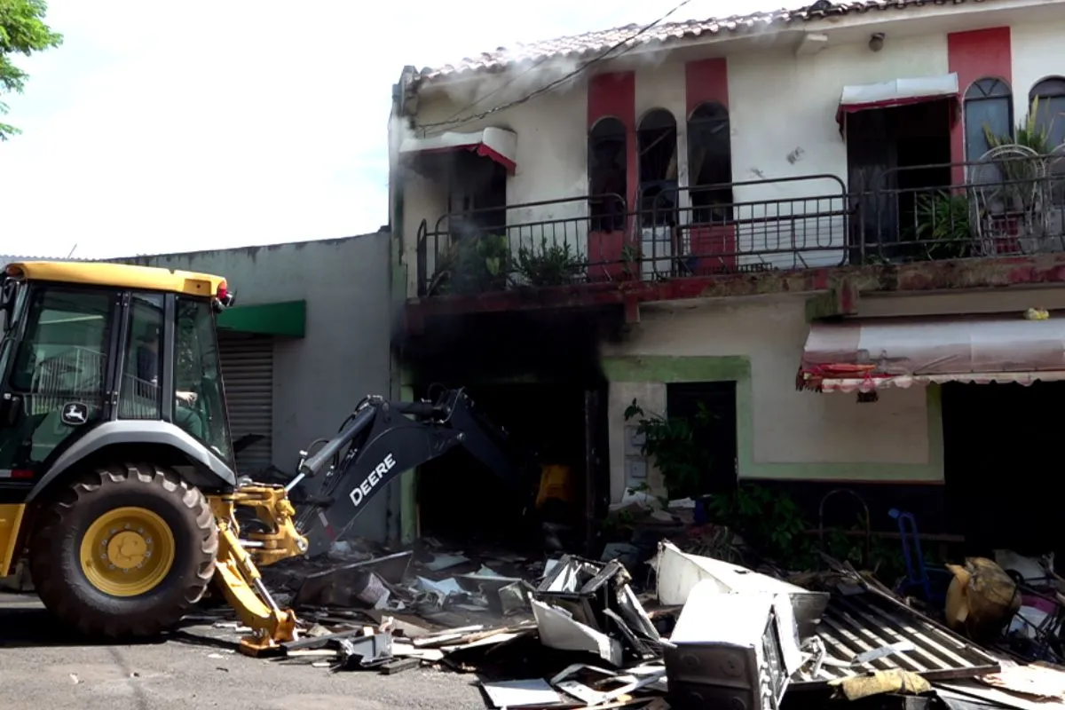 Incêndio em sobrado, Sarandi, mulher idosa, bombeiros, fumaça, tragédia