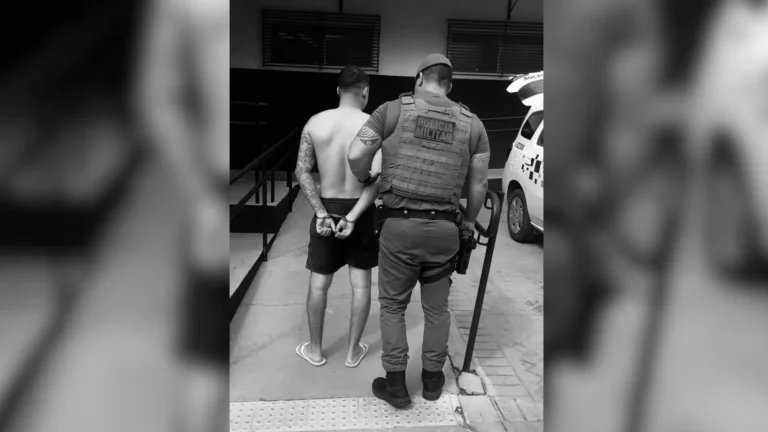 Polícia Militar resgatando mulher e criança de cárcere privado em Bady Bassitt