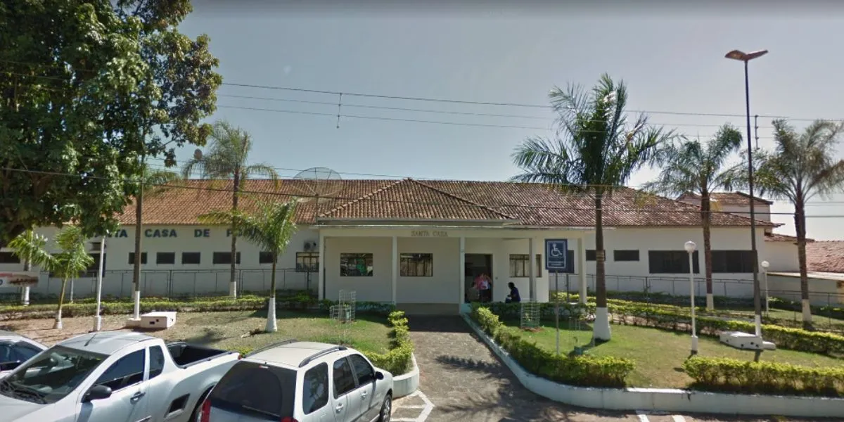 Cena simbólica de conflito doméstico com sombras e tensão, Pompéia SP