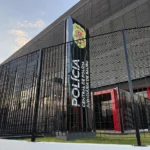 Cena de acidente noturno na Rodovia Cesário José de Castilho em Bauru, com viaturas e perícia.