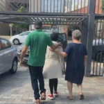 Mulher de 51 anos prestando depoimento após ser atacada pelo filho com facão.