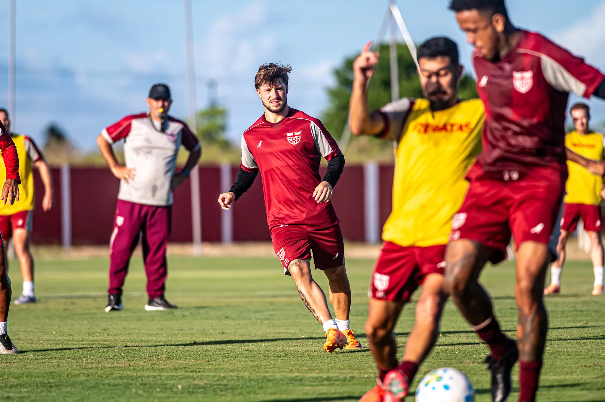 Treino do CRB time reserva com foco em recuperação e estratégia para o próximo jogo