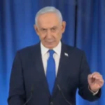 Benjamin Netanyahu em coletiva de imprensa, discutindo o cessar-fogo e os bombardeios no Líbano.