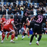 Jogador Nogueira do Sabah, ex-Fluminense, comemorando gol