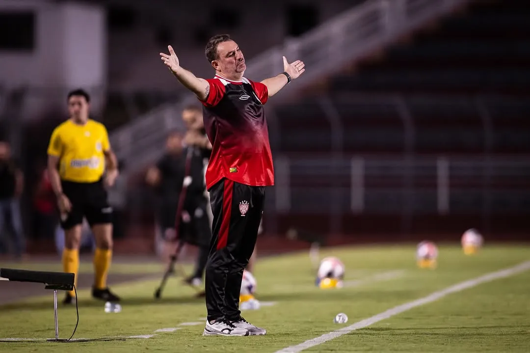Noroeste demite técnico Guilherme Alves no estádio