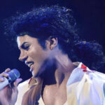 Documentos de tribunal e silhueta de Michael Jackson, denúncias de abuso sexual